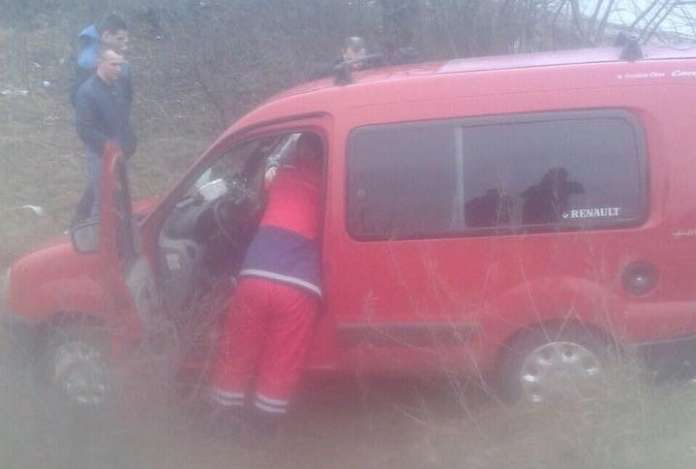 Аварія на Львівщині: дві автівки злетіли з дороги (фото) Аварія на Львівщині: дві автівки злетіли з дороги (фото)