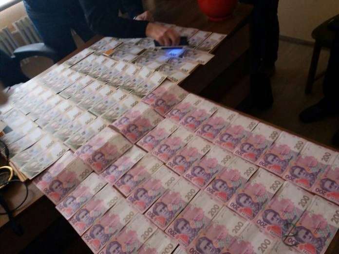 У Тернополі СБУ затримала на хабарі чиновника облдержадміністрації (фото) У Тернополі СБУ затримала на хабарі чиновника облдержадміністрації (фото)