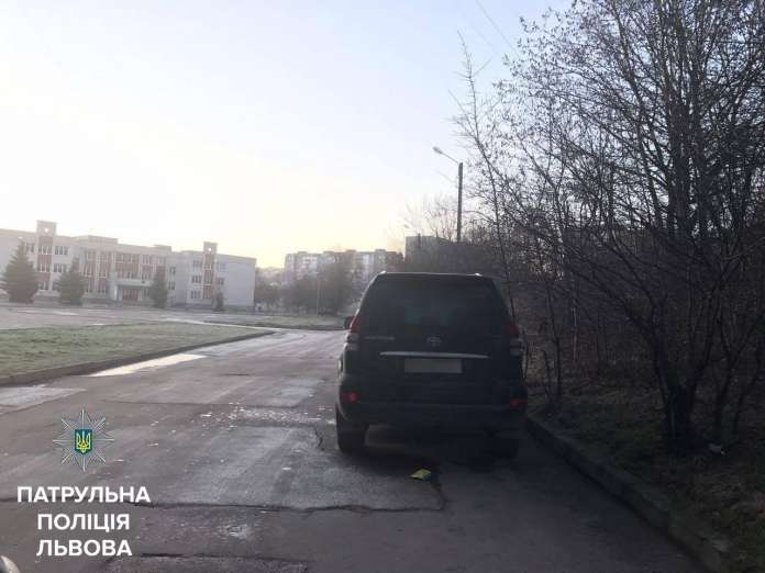 У Львові затримали трьох підозрюваних у викраденні елітних автомобілів У Львові затримали трьох підозрюваних у викраденні елітних автомобілів