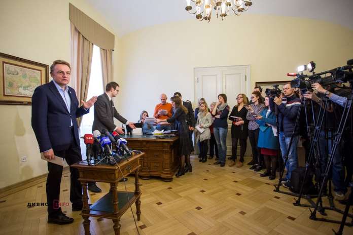 Садовий щодо ситуації з вивезенням сміття у Львові (наживо) Садовий щодо ситуації з вивезенням сміття у Львові (наживо)
