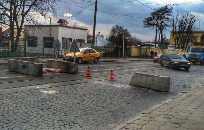 З обіду вулицю Личаківську у Львові закрили на ремонт (фото) З обіду вулицю Личаківську у Львові закрили на ремонт (фото)