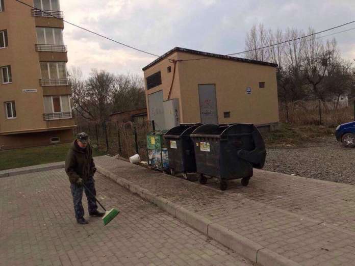 Львів продовжують очищати від сміття (фото) Львів продовжують очищати від сміття (фото)