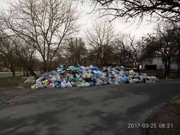 Де у Львові ще не вивезли сміття Де у Львові ще не вивезли сміття