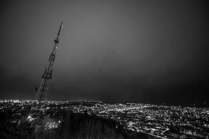 Високий замок у темряві: вражаюче фото про «Годину Землі» у Львові Високий замок у темряві: вражаюче фото про «Годину Землі» у Львові