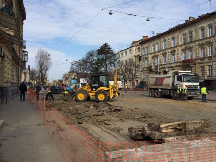 А в цей час на Личаківській (фото) А в цей час на Личаківській (фото)