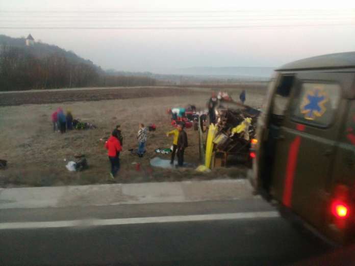 Біля Львова у страшну аварію потрапив пасажирський автобус (фото) Біля Львова у страшну аварію потрапив пасажирський автобус (фото)