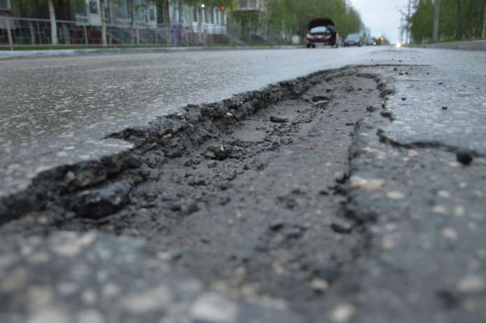 На Львівщині 20 посадовців притягнули до відповідальності через ями на дорогах На Львівщині 20 посадовців притягнули до відповідальності через ями на дорогах
