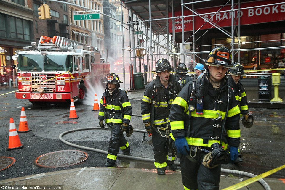 3ECF081300000578-4368052-A_large_explosion_was_heard_in_downtown_Manhattan_early_Friday_m-a-60_1490973995133