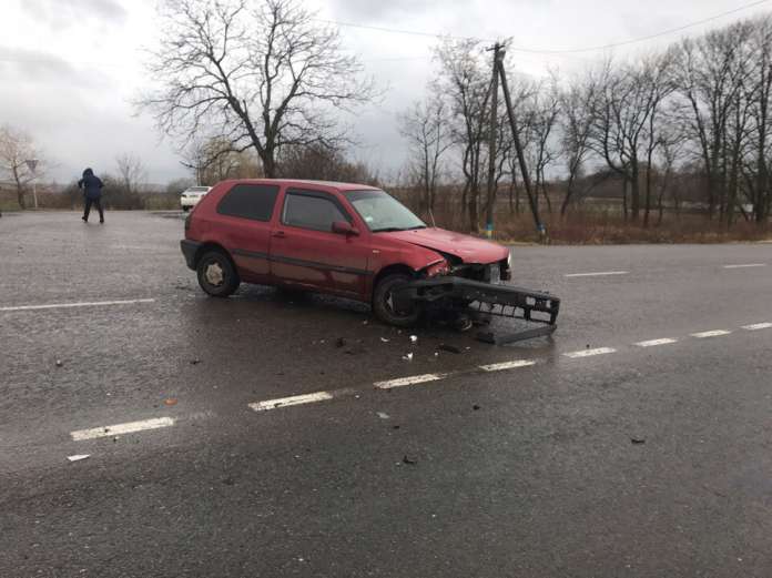 На Львівщині зіткнулися два автомобілі: постраждав водій На Львівщині зіткнулися два автомобілі: постраждав водій