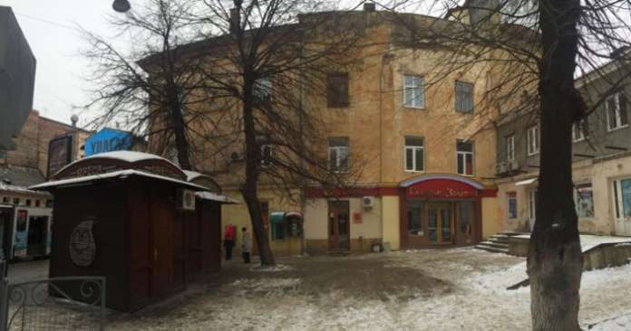 У сквері по вулиці Дорошенка облаштують новий громадський простір У сквері по вулиці Дорошенка облаштують новий громадський простір