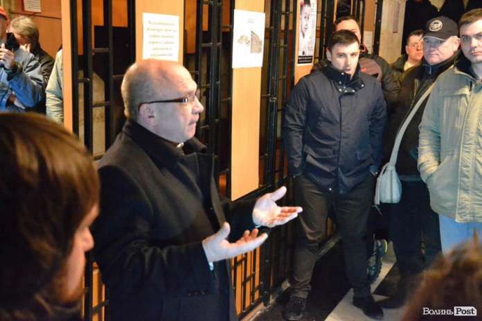 Прихильники блокади окупованих територій захопили Волинську ОДА Прихильники блокади окупованих територій захопили Волинську ОДА
