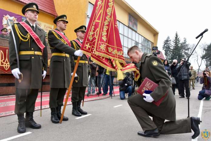 В академії сухопутних військ у Львові достроково випустили півтори сотні офіцерів В академії сухопутних військ у Львові достроково випустили півтори сотні офіцерів