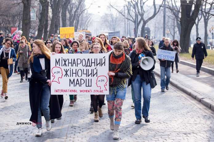За рівні права: феміністки у Львові провели марш солідарності (фоторепортаж) За рівні права: феміністки у Львові провели марш солідарності (фоторепортаж)