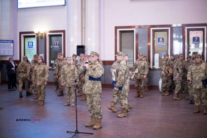 Музичний флешмоб і політичні заяви: як у Львові відзначили перший День добровольця Музичний флешмоб і політичні заяви: як у Львові відзначили перший День добровольця