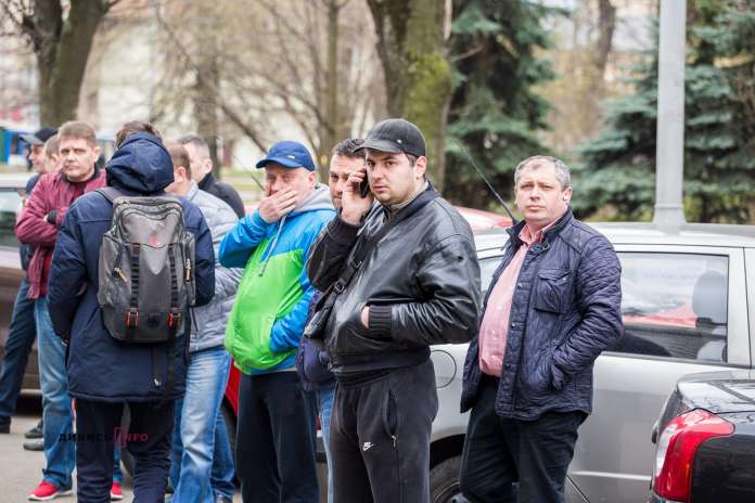Таксисти почекають до 1 травня, а потім буде всеукраїнський протест (фото) Таксисти почекають до 1 травня, а потім буде всеукраїнський протест (фото)