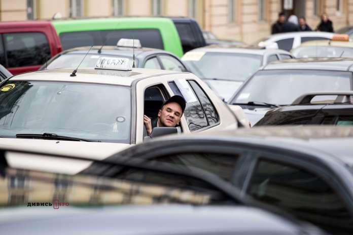 Пересіли на Uber – хай терплять, — таксист про львів’ян Пересіли на Uber – хай терплять, — таксист про львів’ян