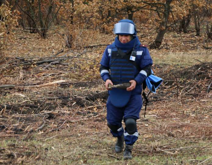 На Львівщині під час прогулянки у полі знайшли небезпечні знахідки На Львівщині під час прогулянки у полі знайшли небезпечні знахідки