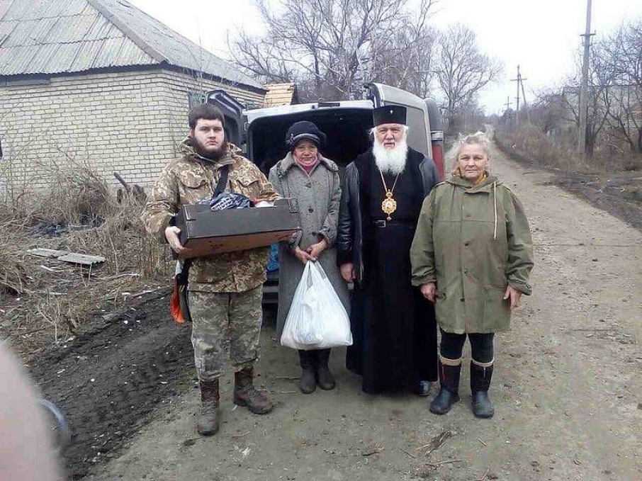 Глава УАПЦ відвідав з волонтерською місією зону бойових дій - 2