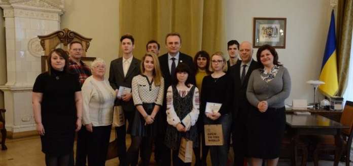 У Львові семеро дітей-сиріт отримали квартири У Львові семеро дітей-сиріт отримали квартири