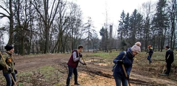 У парку культури створили куточок «Райського саду» (фото) У парку культури створили куточок «Райського саду» (фото)
