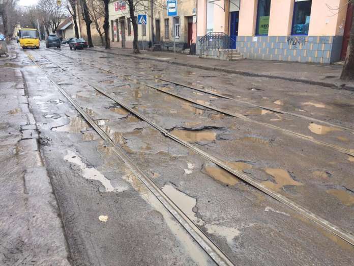 Гройсман помітив, що 95% доріг зійшли зі снігом Гройсман помітив, що 95% доріг зійшли зі снігом