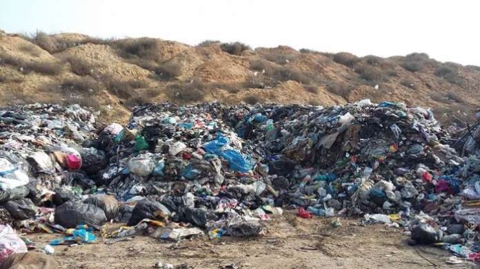 На Одещині цілодобово стережуть звалище від львівського сміття (відео) На Одещині цілодобово стережуть звалище від львівського сміття (відео)