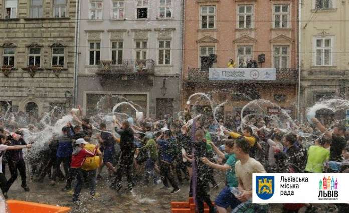 Львів’ян та гостей міста запрошують на «Поливаний понеділок» Львів’ян та гостей міста запрошують на «Поливаний понеділок»