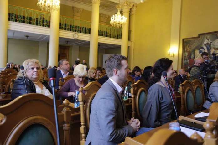 Львівські депутати віддали землю братові Медведчука Львівські депутати віддали землю братові Медведчука