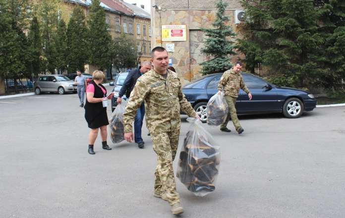 У Львові військові прокурори передали необхідну амуніцію для бійців АТО (фото) У Львові військові прокурори передали необхідну амуніцію для бійців АТО (фото)