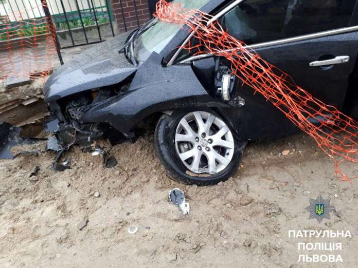 П’яний працівник автосервісу розбив чужий автомобіль: подробиці ДТП на Личаківській П’яний працівник автосервісу розбив чужий автомобіль: подробиці ДТП на Личаківській