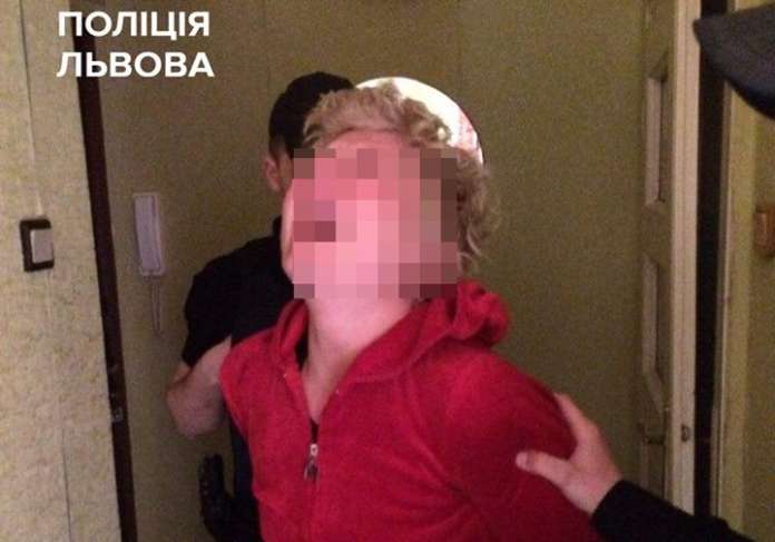 У Львові п’яна жінка підрізала чоловіка та напала на медиків (фото) У Львові п’яна жінка підрізала чоловіка та напала на медиків (фото)