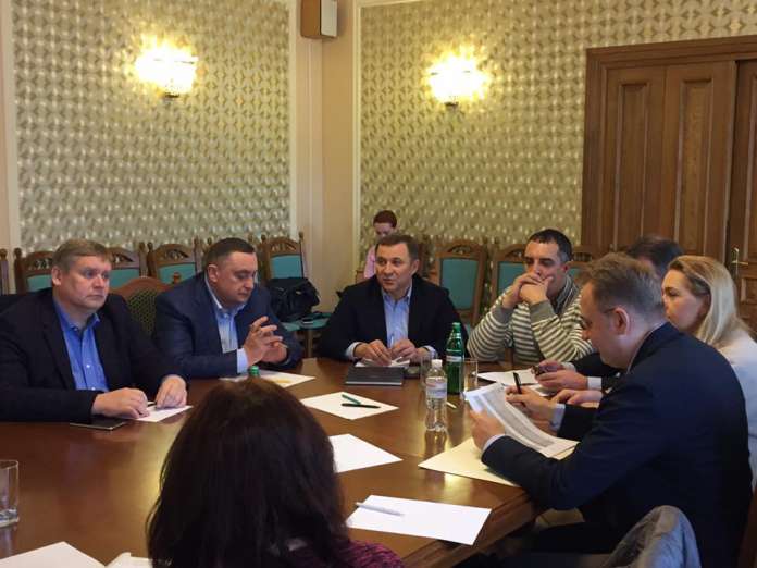 У Львівській облраді зібралися на «сміттєву» нараду У Львівській облраді зібралися на «сміттєву» нараду