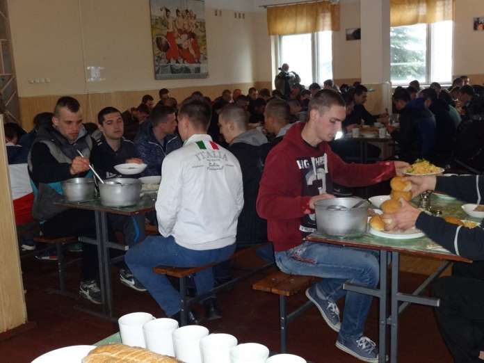 Понад 700 хлопців зі Львівщини відправляють в армію Понад 700 хлопців зі Львівщини відправляють в армію