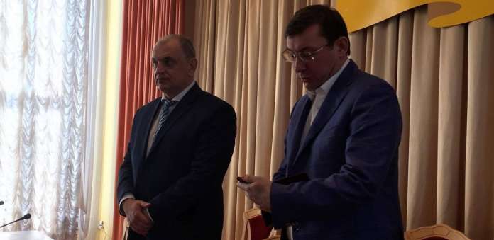 Луценко відправив прокурора Рівненщини боротися із чернівецькою мафією Луценко відправив прокурора Рівненщини боротися із чернівецькою мафією