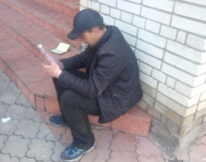 У Львові затримали чоловіка, який розгулював по вулиці зі шприцом