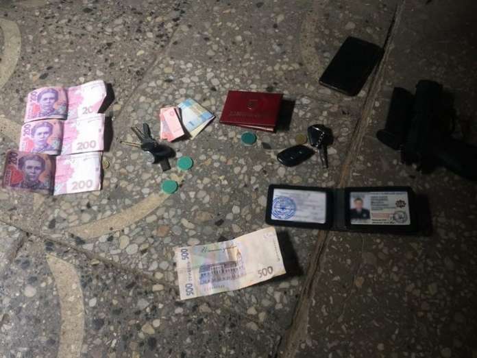 На хабарі у 20 тисяч гривень попався майор поліції На хабарі у 20 тисяч гривень попався майор поліції