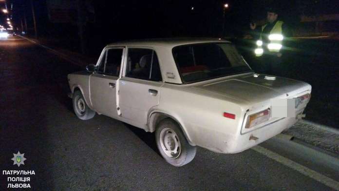 Автомобіль, який викрали напередодні у Львові, виявили патрульні (фото) Автомобіль, який викрали напередодні у Львові, виявили патрульні (фото)