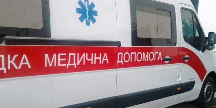Медики госпіталізували чоловіка, якого побив сусід Медики госпіталізували чоловіка, якого побив сусід