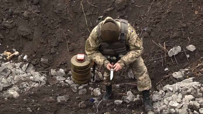 У Міноборони розповіли, скільки десятиліть піде на розмінування Донбасу У Міноборони розповіли, скільки десятиліть піде на розмінування Донбасу
