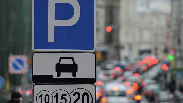 Платні парковки у Львові працюватимуть довше