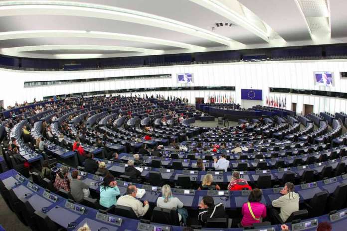 У Європарламенті закінчилися дебати стосовно безвізу для України У Європарламенті закінчилися дебати стосовно безвізу для України
