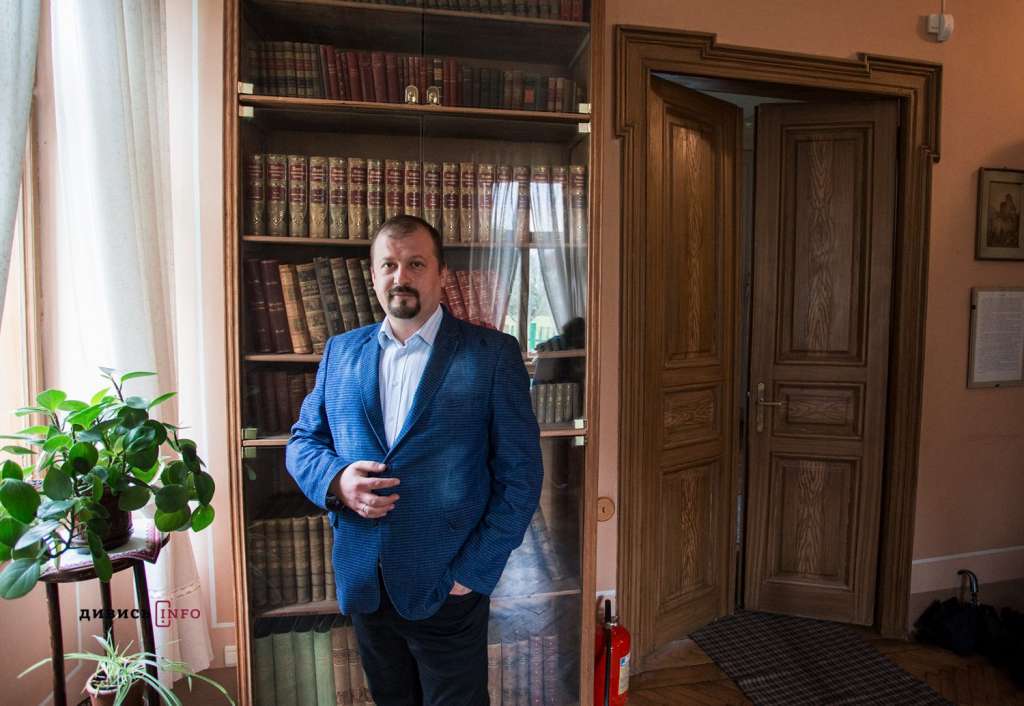 Прощання з воїнами на Львівщині, заява Шмигаля про відставку, книжкові новинки липня: головні новини дня - 9