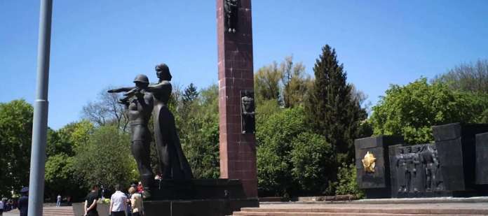 Депутат вимагає від Садового демонтувати комуністичні символи у Львові Депутат вимагає від Садового демонтувати комуністичні символи у Львові