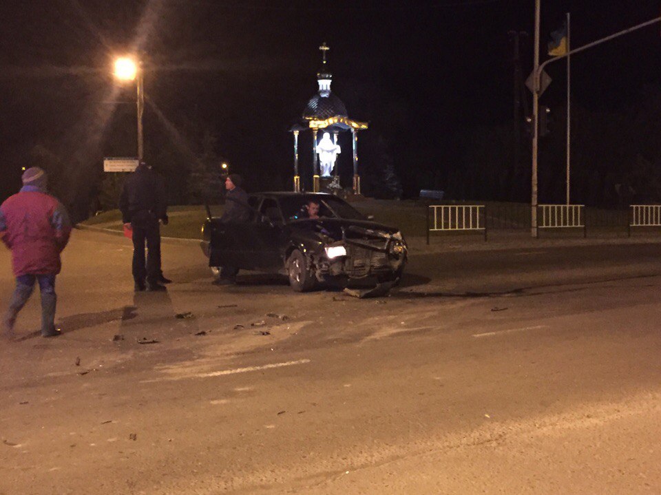 Біля Львова жорстко зіткнулися два автомобілі (фото)