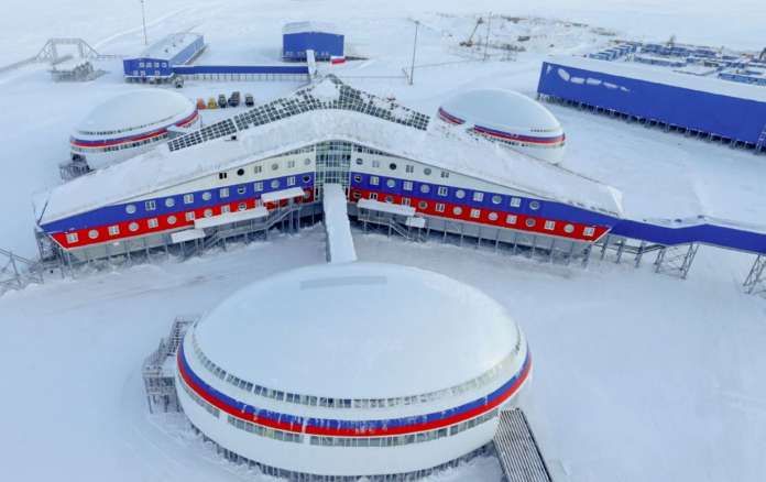 Росія вперше показала військову базу в Арктиці Росія вперше показала військову базу в Арктиці