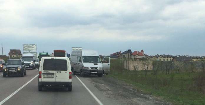 Біля Львова раптово помер водій автомобіля Біля Львова раптово помер водій автомобіля