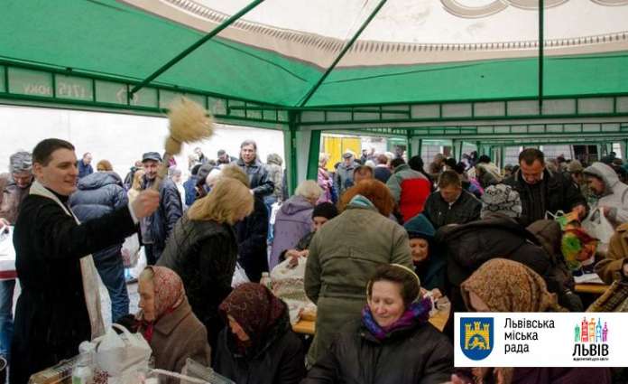 У Львові влаштували Великодні сніданки для потребуючих У Львові влаштували Великодні сніданки для потребуючих