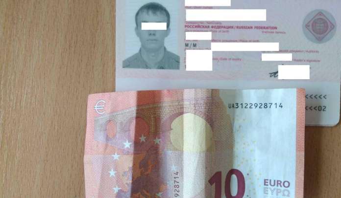 У Грушеві затримали росіянина, який хотів підкупити прикордонників, щоб потрапити в Україну У Грушеві затримали росіянина, який хотів підкупити прикордонників, щоб потрапити в Україну