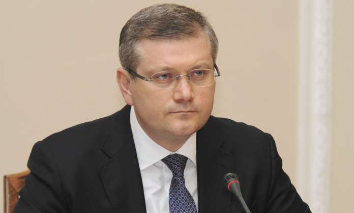 Нардеп Вілкул «для картинки» поклав квіти до пам’ятника, а потім їх забрав (відео) Нардеп Вілкул «для картинки» поклав квіти до пам’ятника, а потім їх забрав (відео)