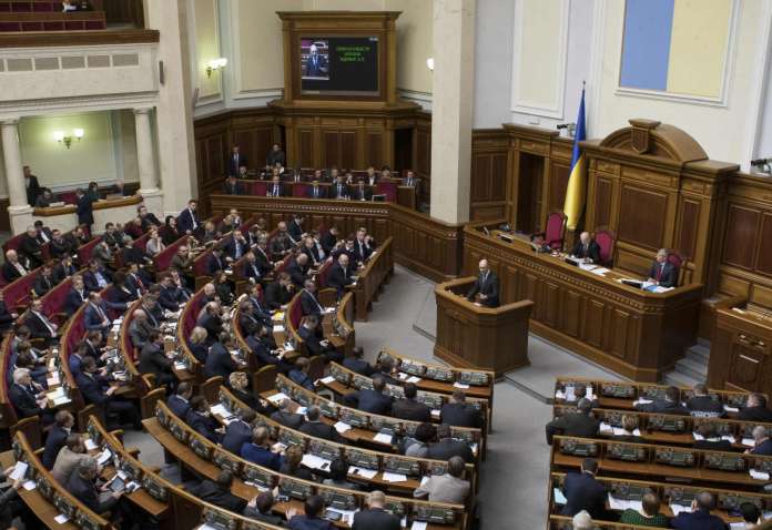 Нардепи вимагають Раду запровадити візовий режим для росіян Нардепи вимагають Раду запровадити візовий режим для росіян